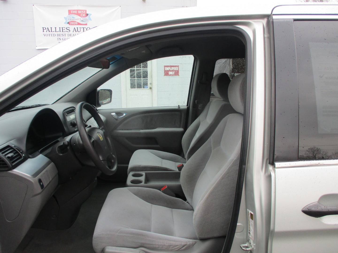 2009 SILVER Honda Odyssey LX (5FNRL382X9B) with an 3.5L V6 SOHC 24V engine, 5-Speed Automatic transmission, located at 540a Delsea Drive, Sewell, NJ, 08080, (856) 589-6888, 39.752560, -75.111206 - Photo#9